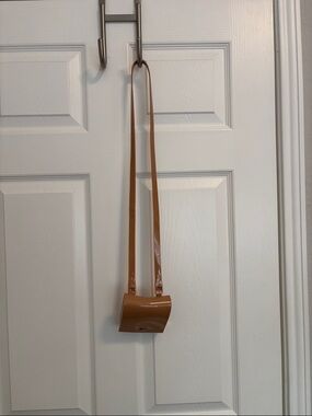 Melissa Mini Shoulder Bag in Tan w25
